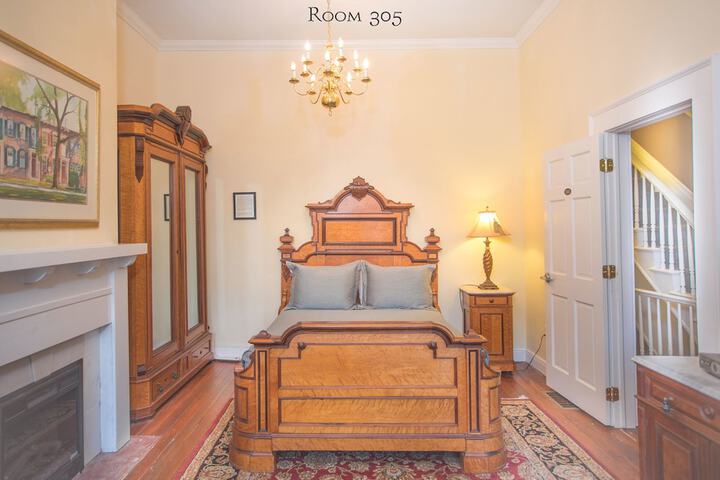 Room 32 of 170
