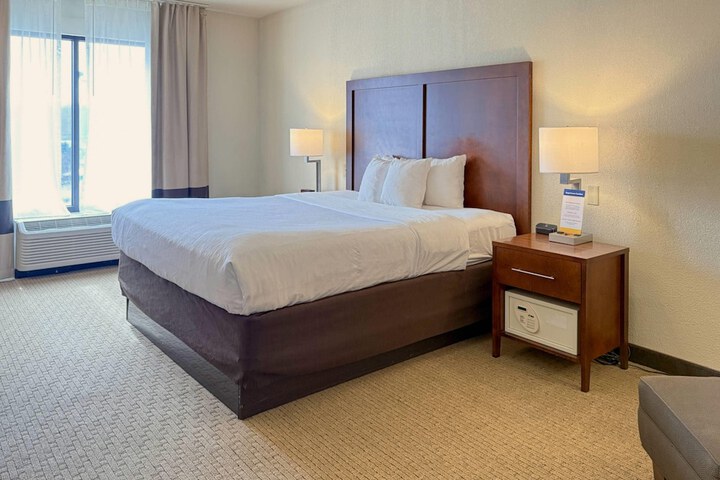 Room 52 of 105
