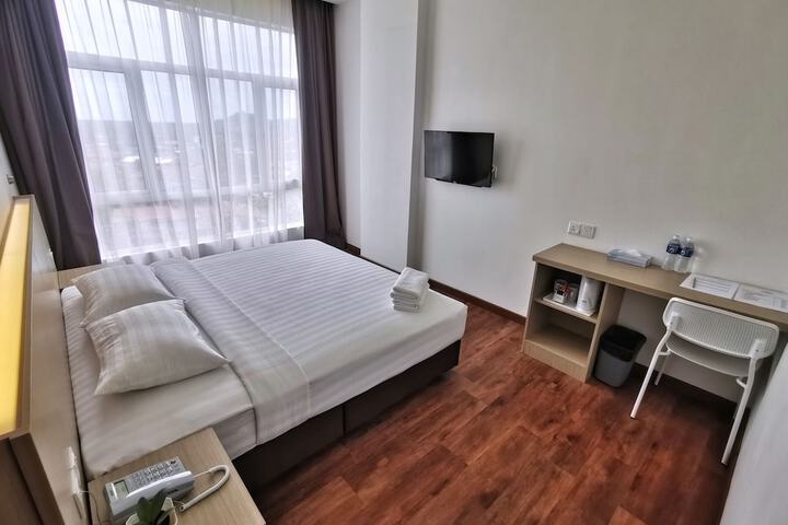 Room 11 of 25