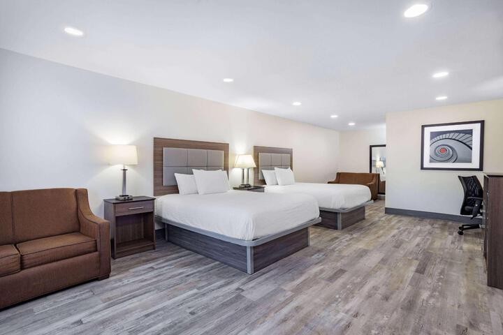 2 Queen Beds (4 of 9)
