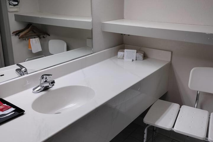 Room 70 of 190