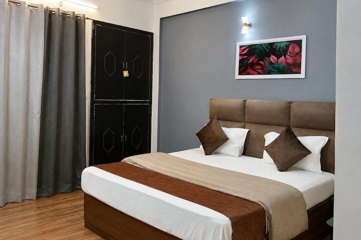Room 4 of 15