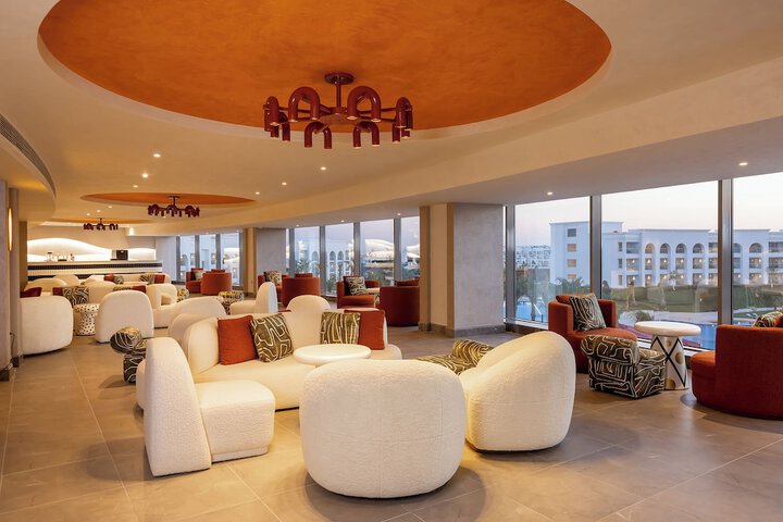 Lounge 44 of 65
