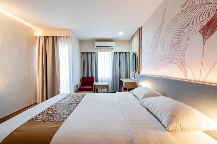 Room 43 of 104