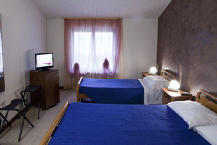 Room 12 of 30