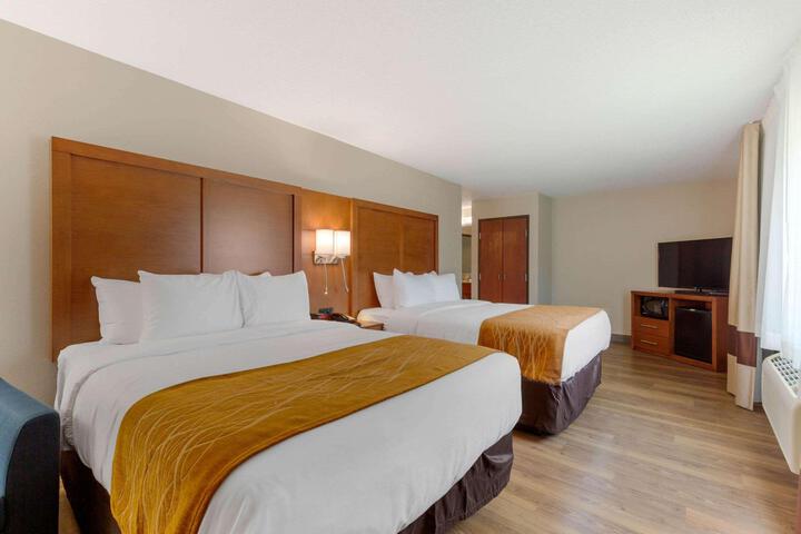 2 Queen Beds Accessible (11 of 17)