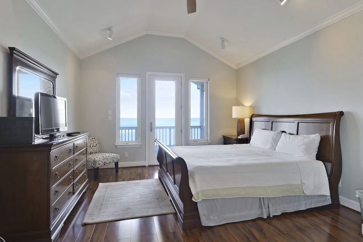 Room 3 of 7