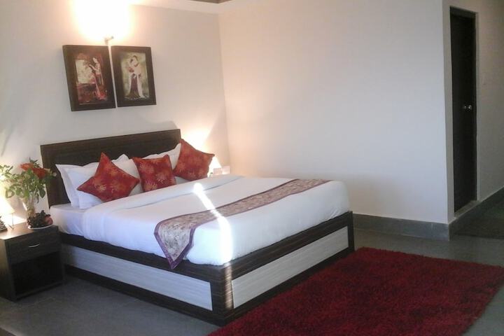 Room 6 of 16