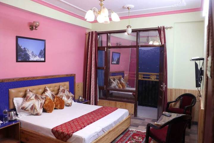 Room 16 of 28