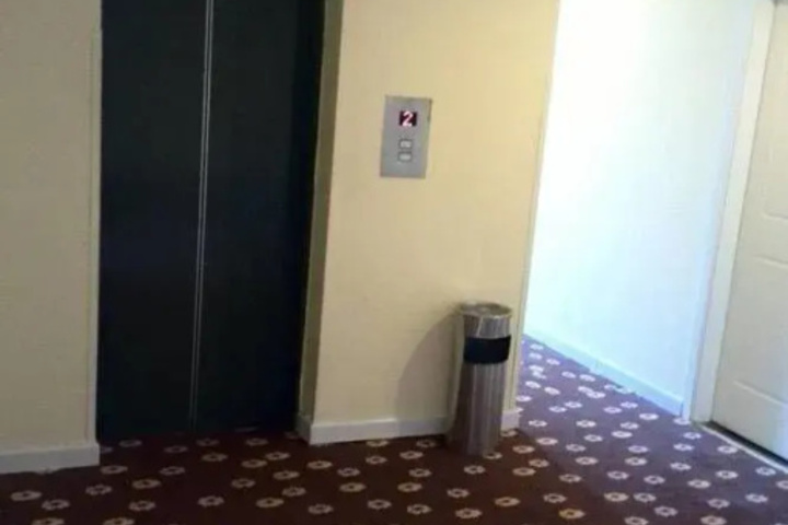 Room 11 of 18