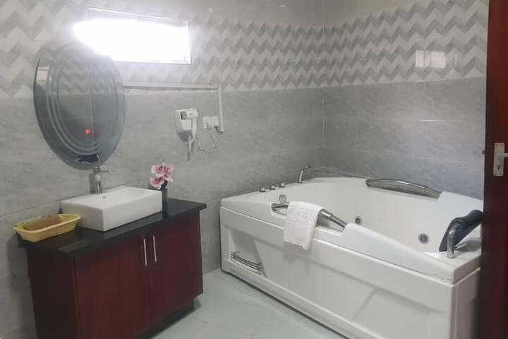Room 32 of 75