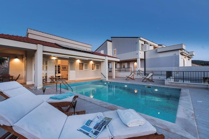 Pool 11 of 22