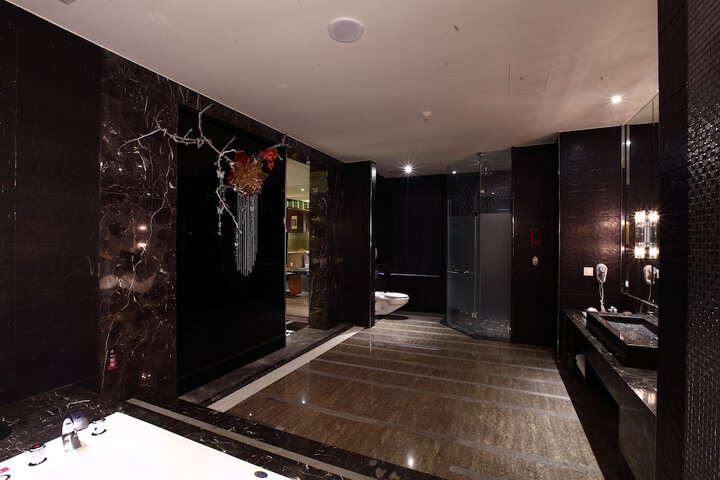 Room 26 of 32