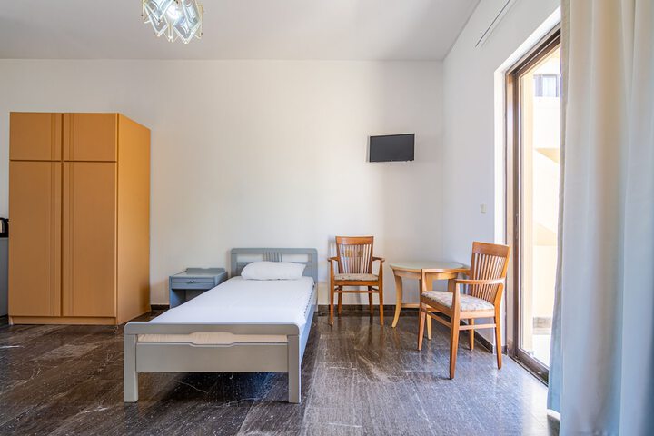 Room 6 of 44