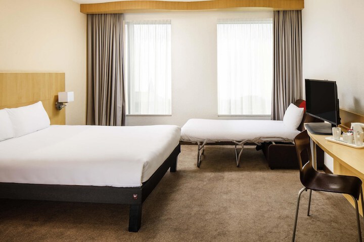 Room 4 of 48