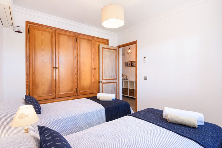 Room 4 of 35