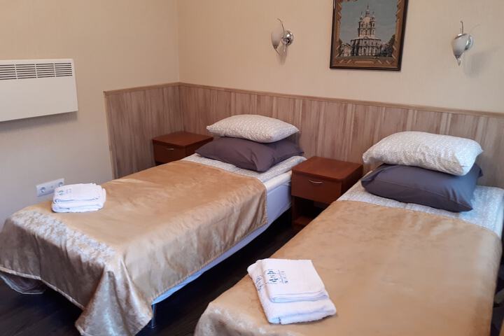 Room 25 of 46