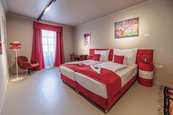 Room 32 of 103