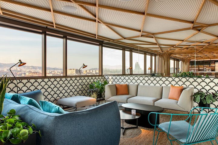 Lounge 49 of 69