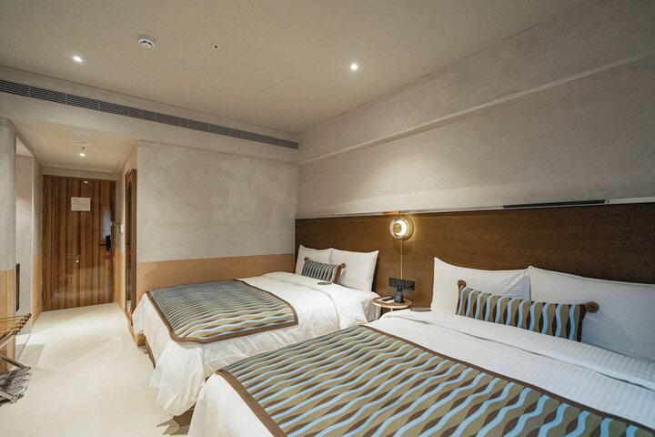 Room 104 of 199