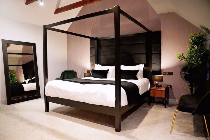Room 15 of 105