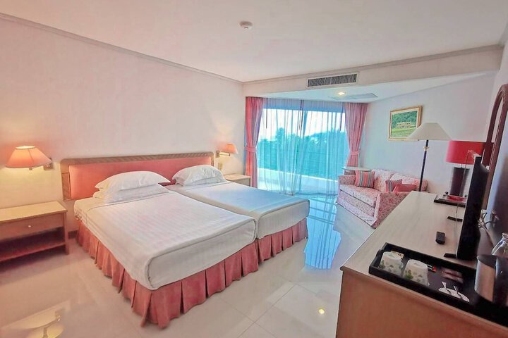 Room 4 of 37