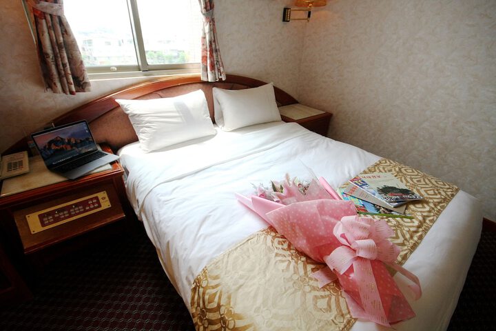 Room 5 of 32