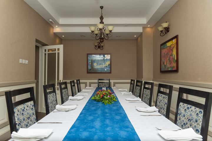 Dining 67 of 99