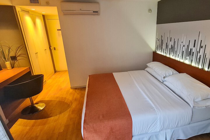 Room 36 of 90