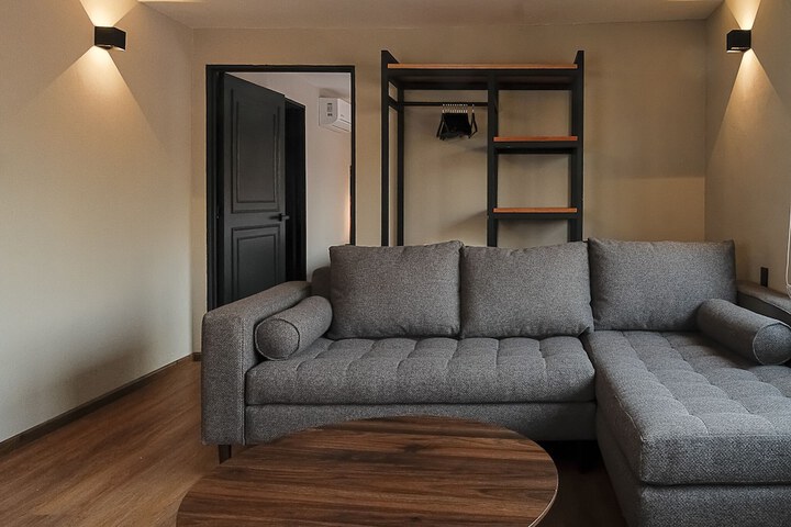 Room 21 of 34