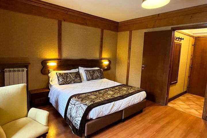 Room 19 of 38