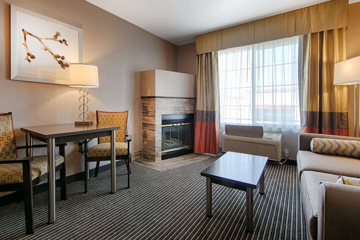 1 King Bed Microwave and Refrigerator WiFi Full Breakfast (8 of 15)