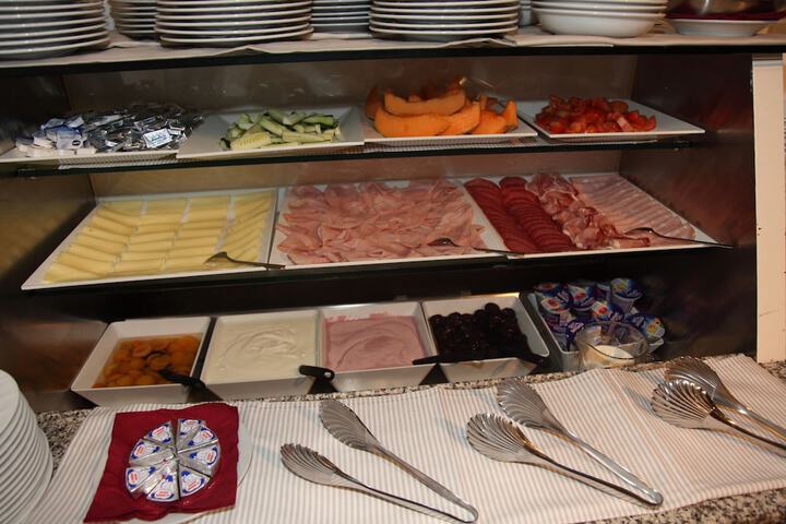 Dining 40 of 50