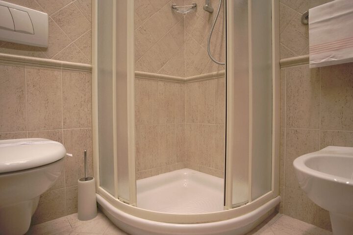 Room 8 of 35