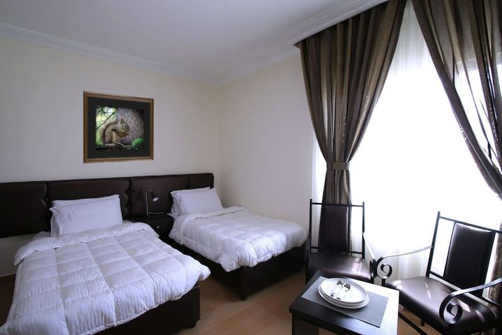 Room 30 of 48