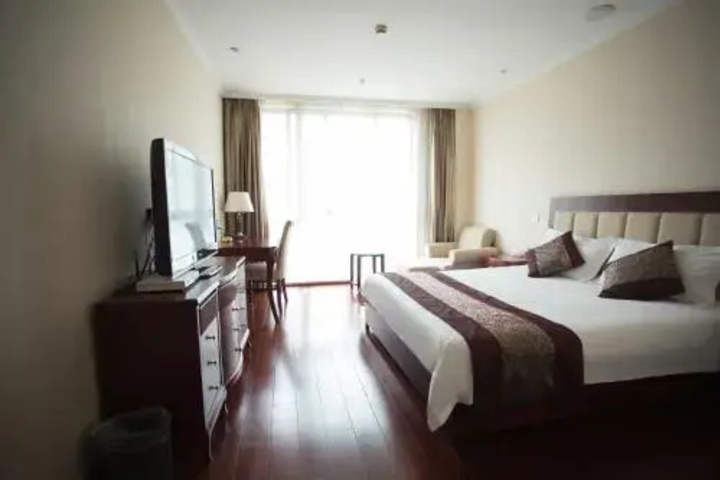 Room 6 of 15