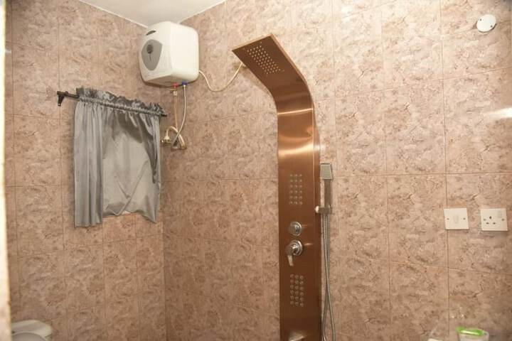 Room 8 of 12