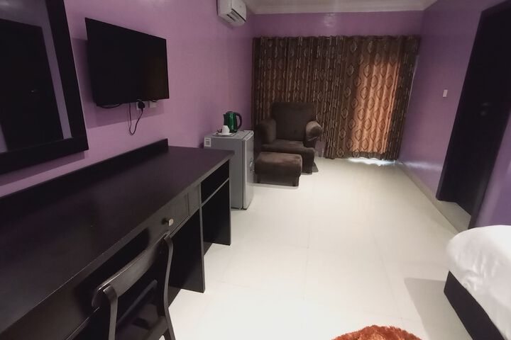 Room 16 of 36
