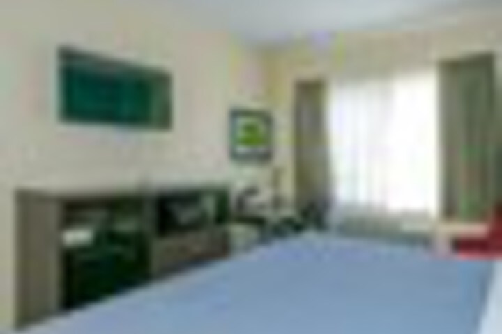 Room 44 of 75