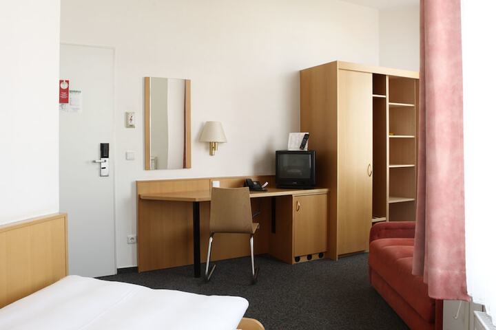 Room 10 of 49