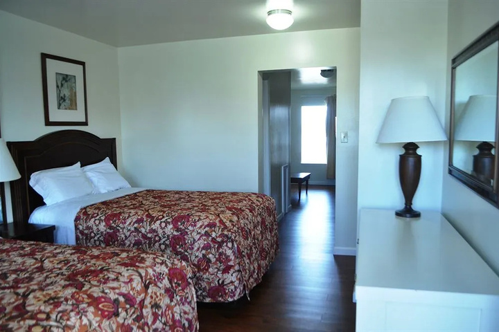 Room 2 of 10