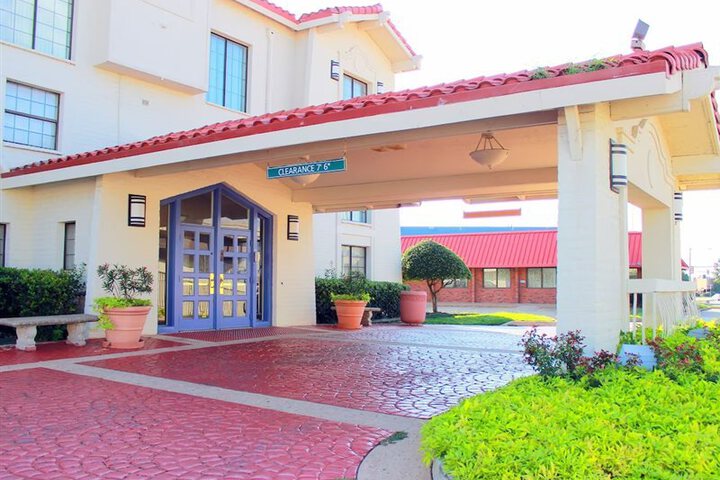 Exterior of EAGLE SUITES - HILTI PARK