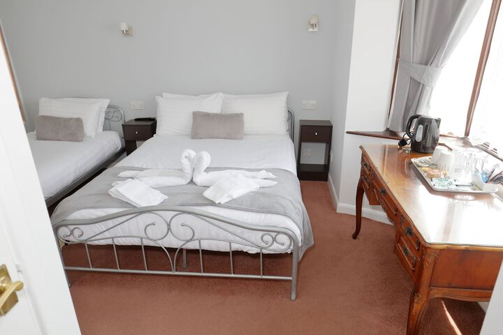 Room 4 of 18