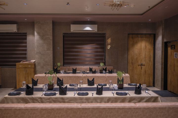 Dining 48 of 65