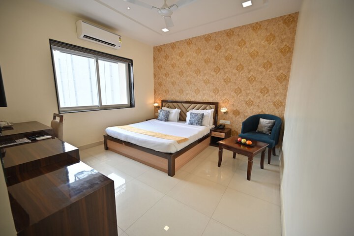 Room 4 of 20