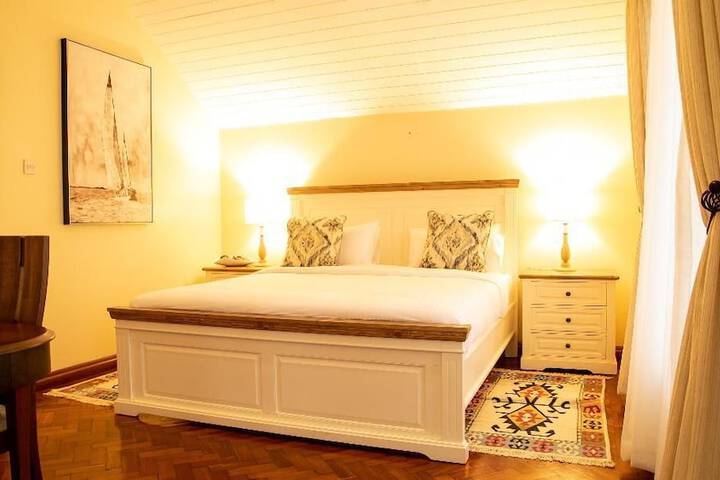 Room 4 of 30