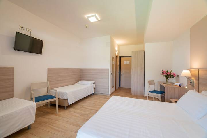 Room 4 of 27