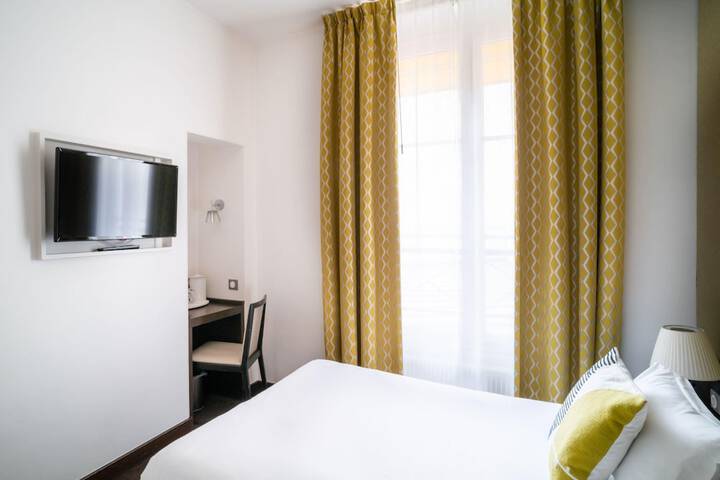 Room 37 of 74