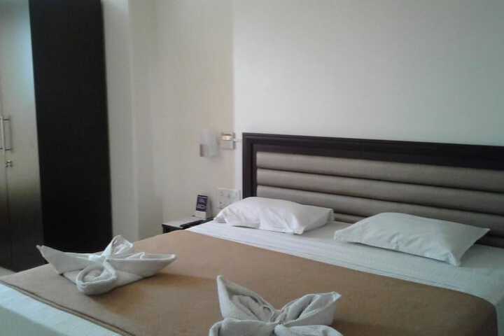Room 10 of 38