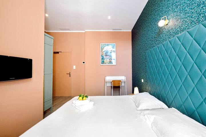 Room 25 of 68